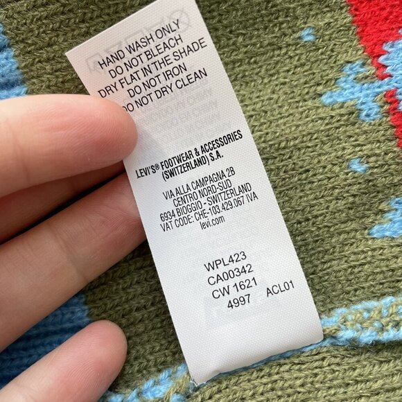 Levi's Flower Knit Foldover Beanie Powder Blue Nordic Unisex One Size OS Pom Pom - Picture 10 of 13